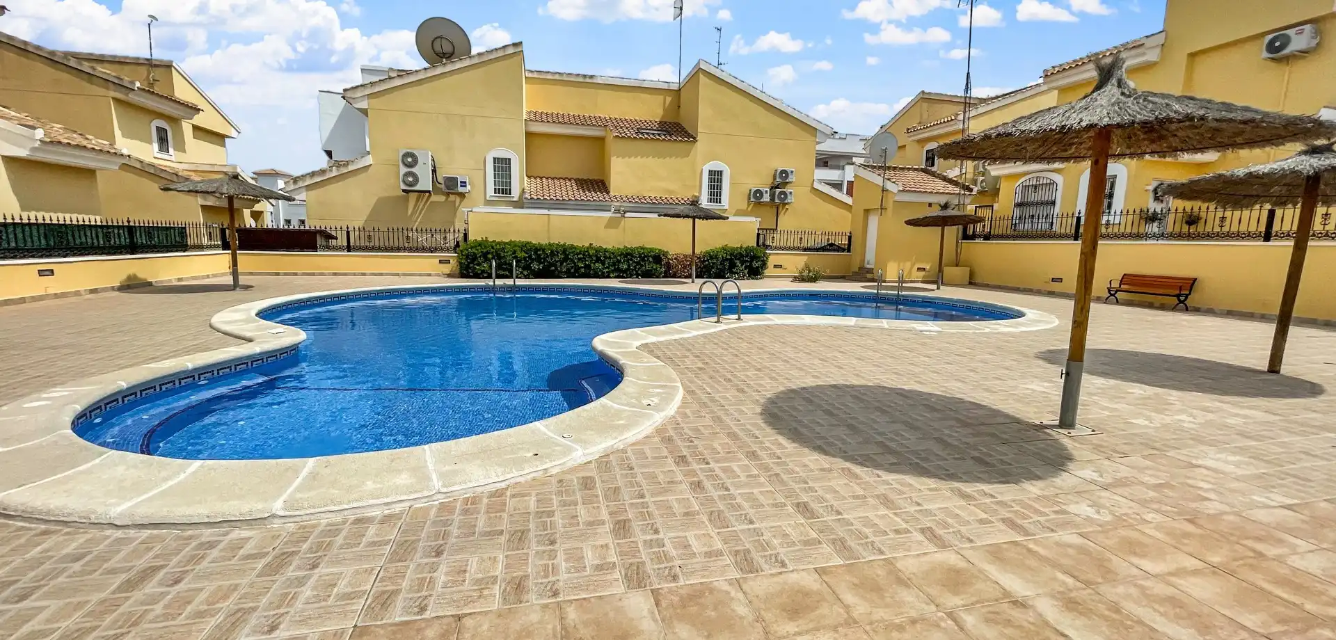 Piscina de Casa o xalet en venda en Orihuela amb Aire condicionat, Terrassa i Traster