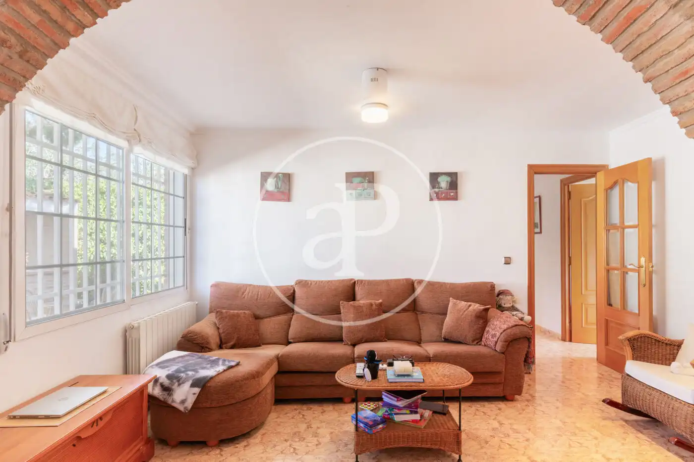 Sala d'estar de Casa o xalet en venda en Riba-roja de Túria amb Calefacció, Jardí privat i Terrassa