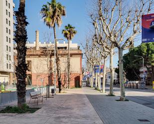 Vista exterior de Pis en venda en L'Hospitalet de Llobregat amb Calefacció i Terrassa