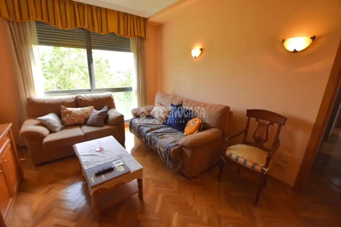 Living room of Flat for sale in Getafe  with Air Conditioner, Heating and Parquet flooring