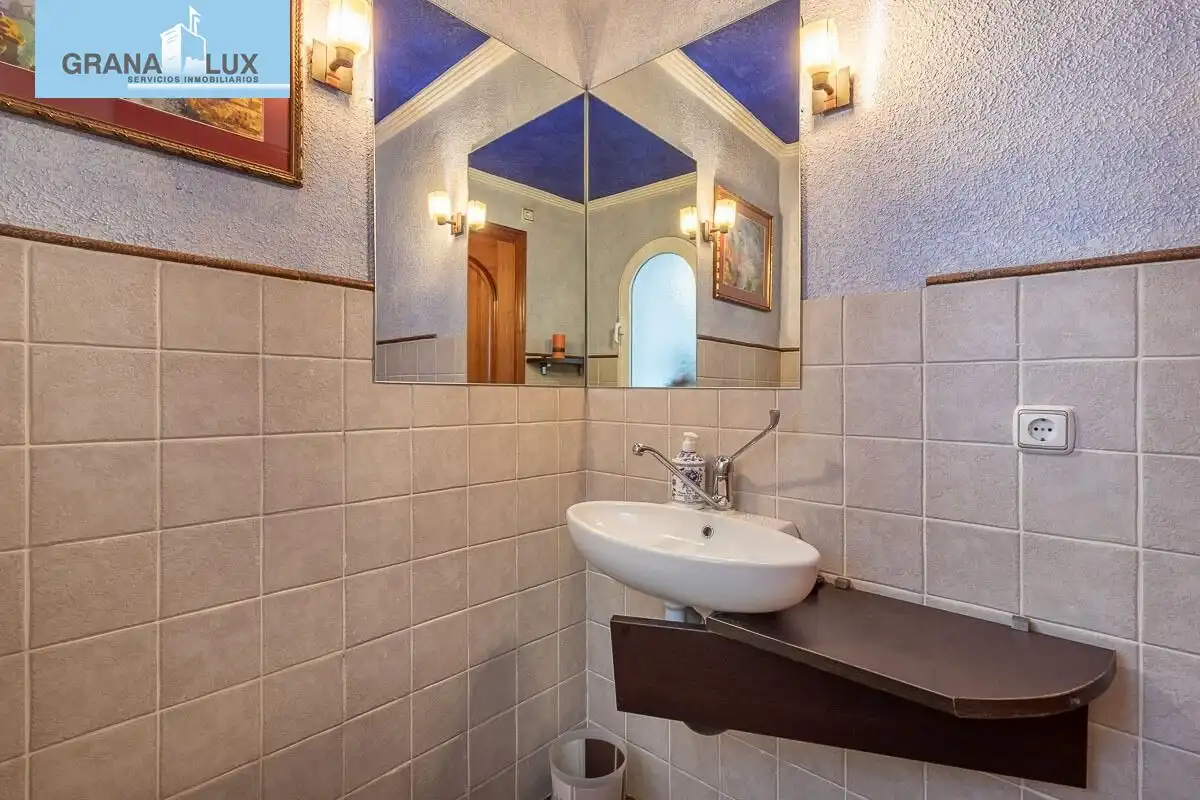 Bathroom of Houses for sale in Almuñécar  with Air Conditioner, Heating and Private garden
