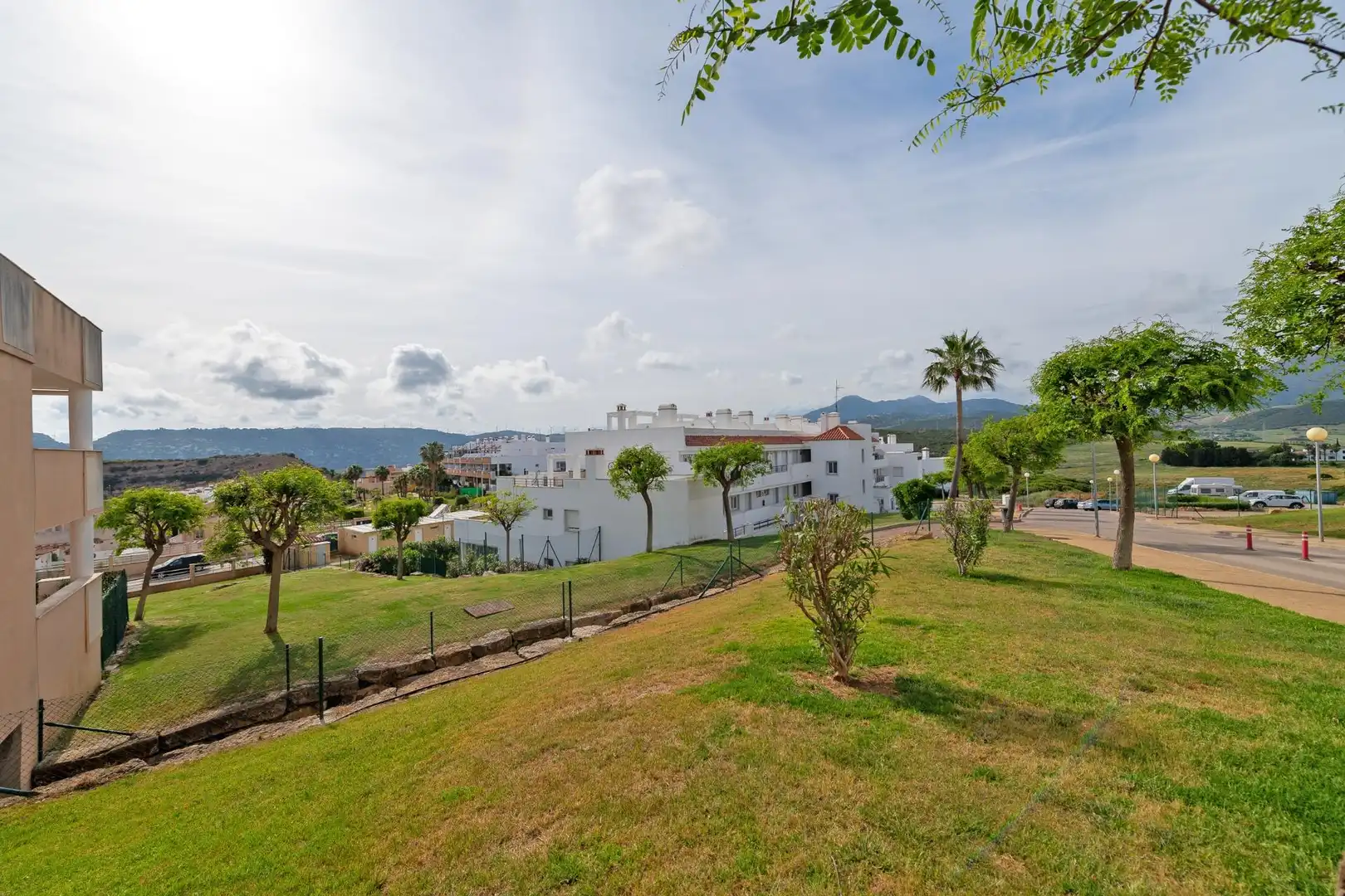 Vista exterior de Pis en venda en Casares amb Aire condicionat, Terrassa i Moblat