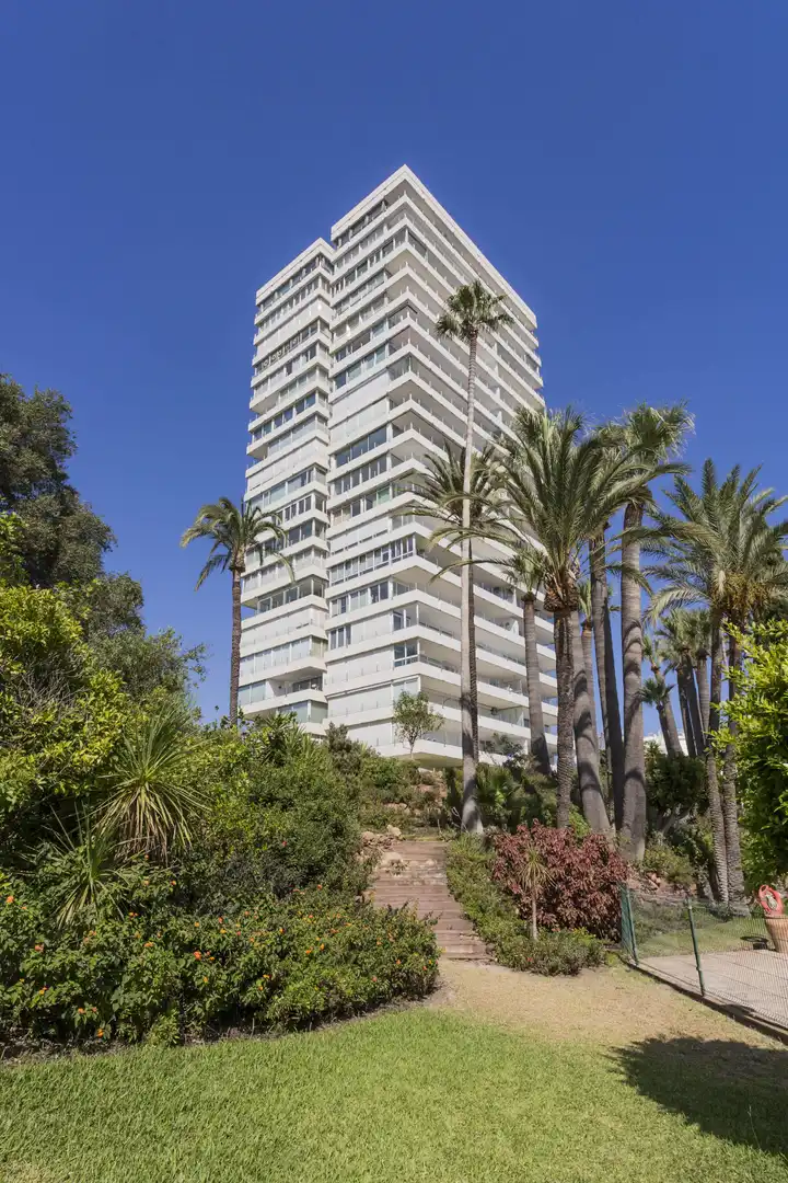 Vista exterior de Apartament en venda en Marbella amb Terrassa, Piscina i Internet