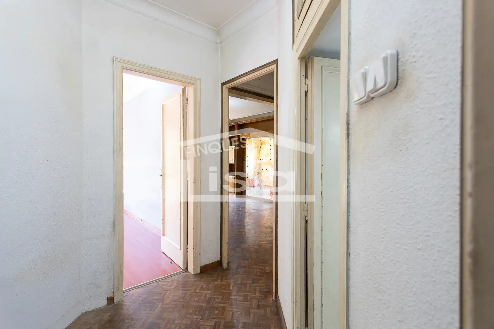 Piso en venta en Barcelona con Calefacción, Trastero y Balcón