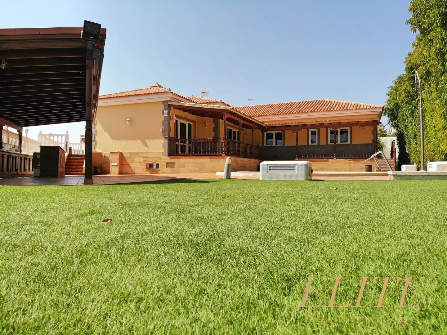 Vista exterior de Casa o xalet en venda en San Bartolomé de Tirajana amb Aire condicionat, Calefacció i Jardí privat