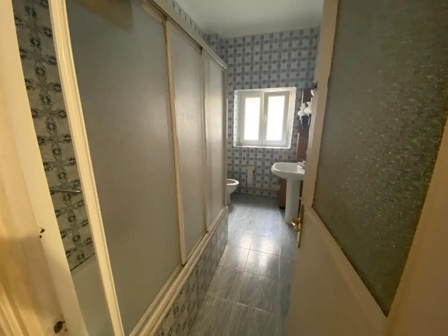 Baño de Piso en venta en Torrelavega  con Amueblado