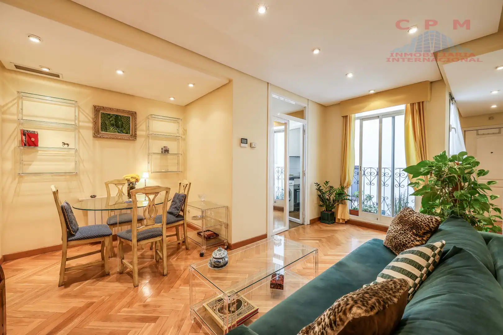 Living room of Flat for rent in Madrid  with Air Conditioner, Heating and Parquet flooring