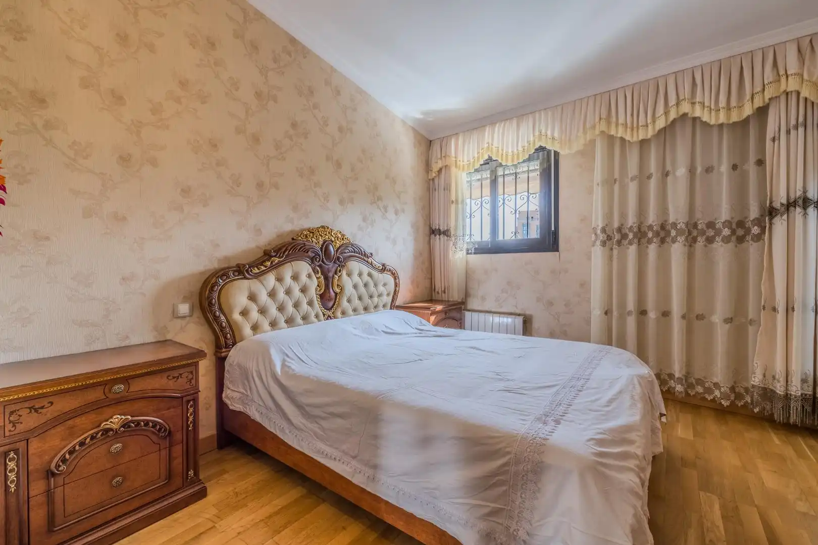 Habitación de Casa adosada en venta en Carabanchel