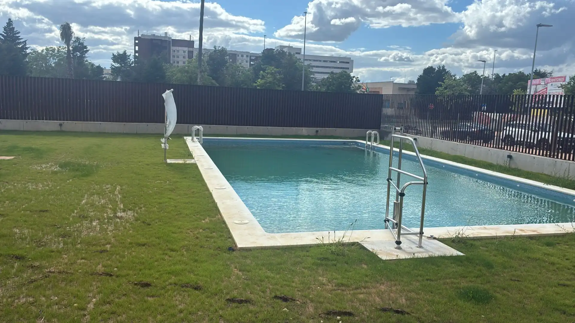 Swimming pool of Flat for sale in Badajoz  with Air Conditioner, Heating and Storage room