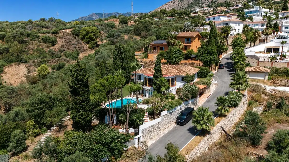 Vista exterior de Casa o chalet en venta en Benalmádena con Aire acondicionado, Calefacción y Jardín privado