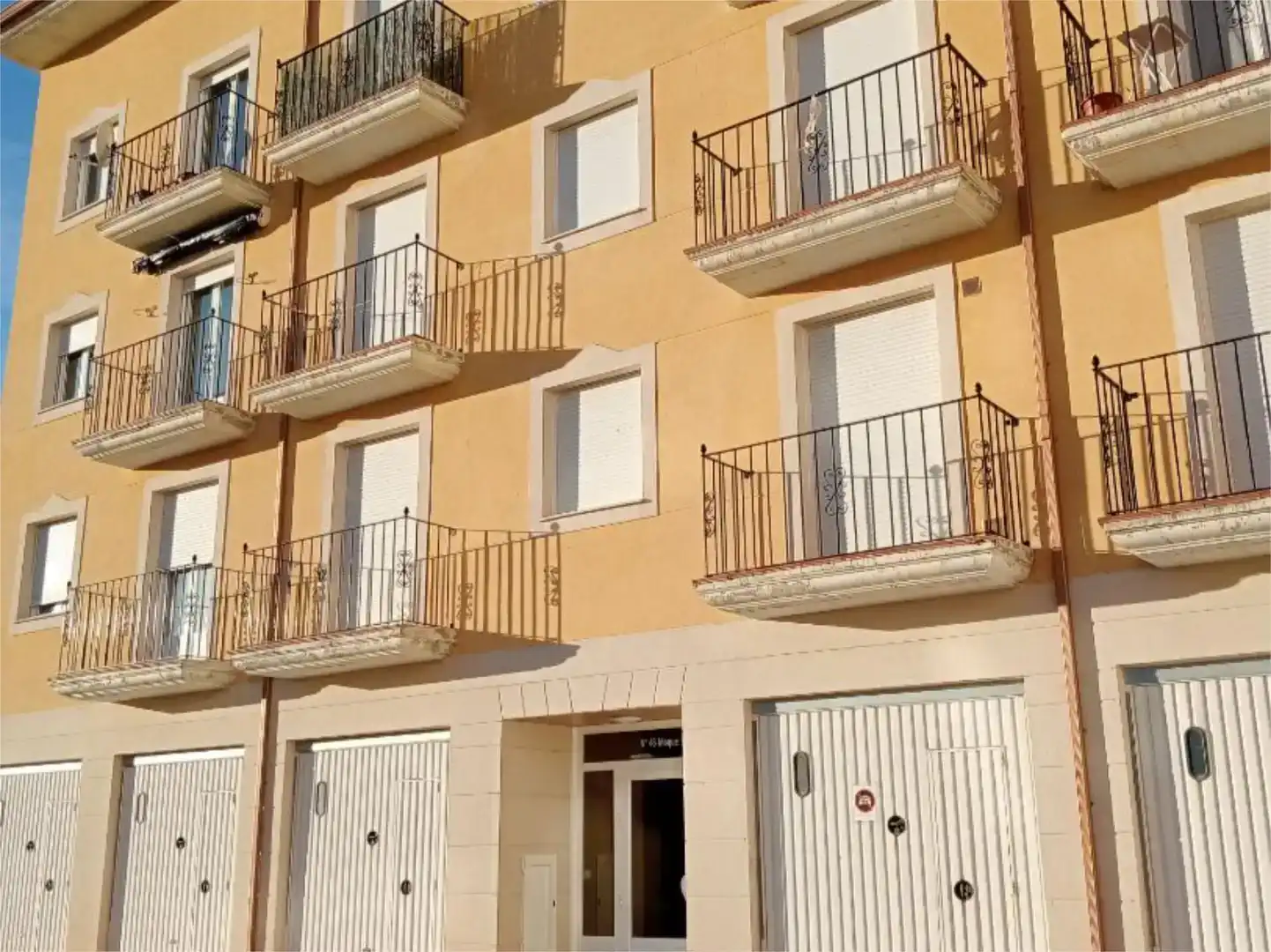 Vista exterior de Piso en venta en Pradoluengo con Parquet y Balcón