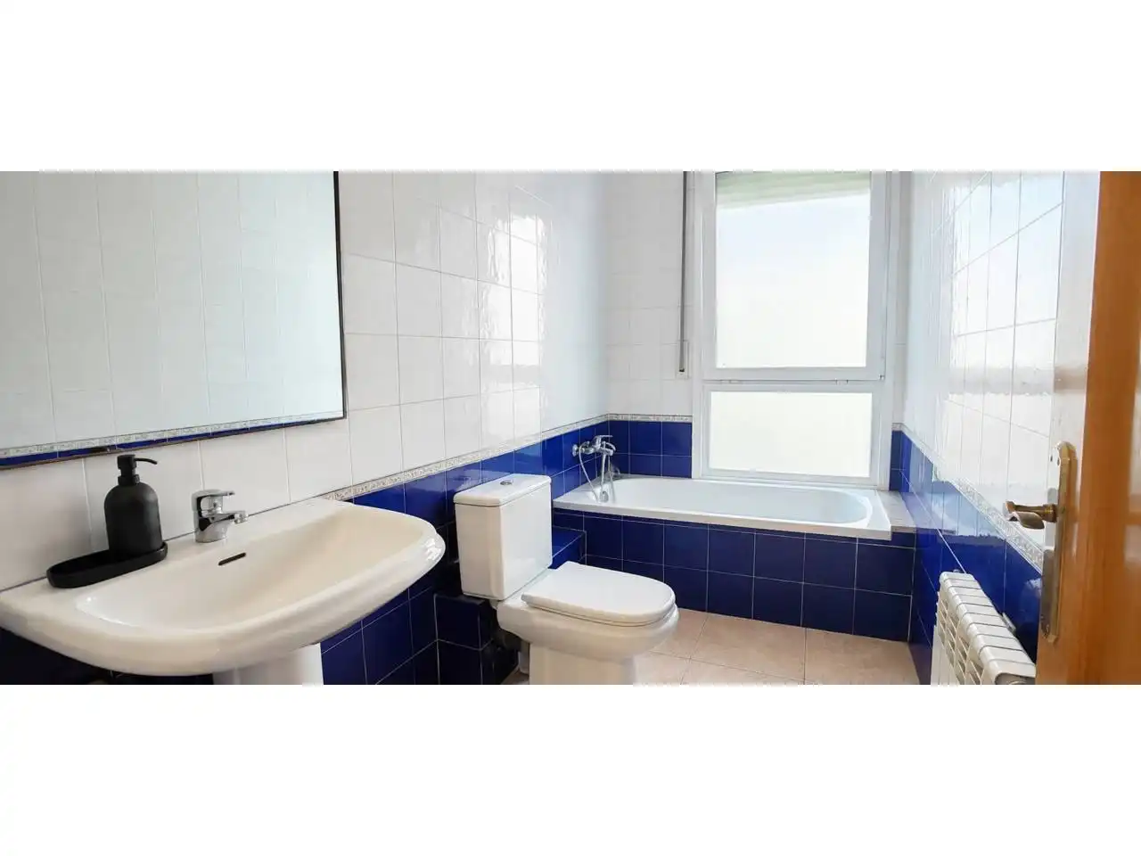 Badezimmer von Maisonette zum Verkauf in Girona mit Heizung, Parkett und Balkon