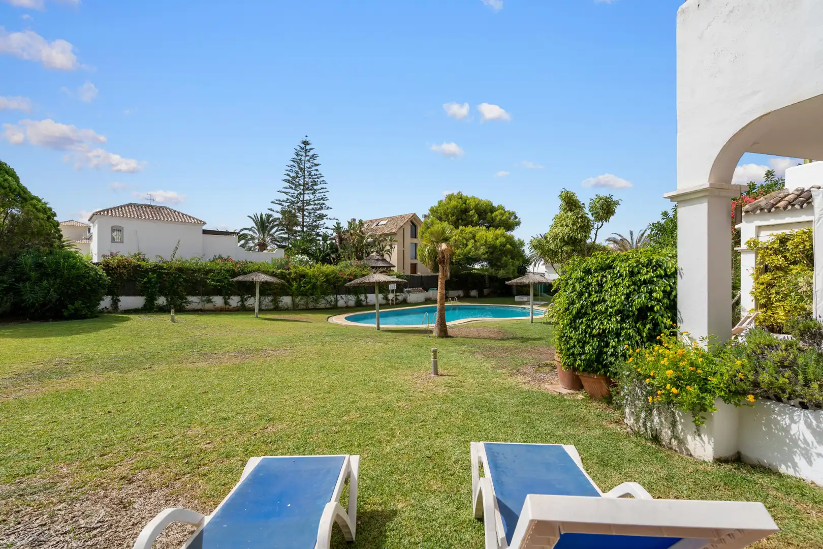 Jardín de Casa adosada en venta en Marbella con Aire acondicionado, Terraza y Piscina