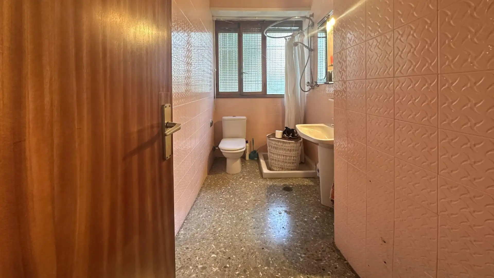 Bany de Casa o xalet en venda en Alicante / Alacant amb Jardí privat, Terrassa i Piscina