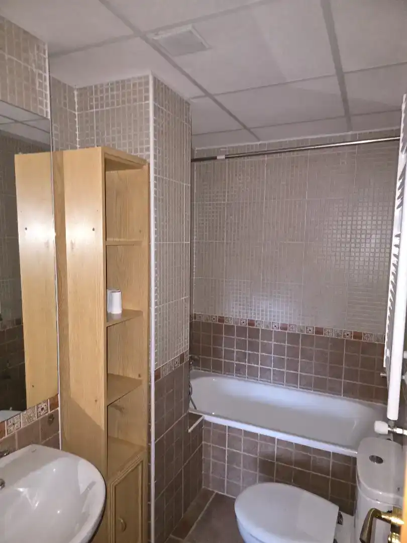 Baño de Piso en venta en Las Navas del Marqués  con Parquet, Amueblado y Horno