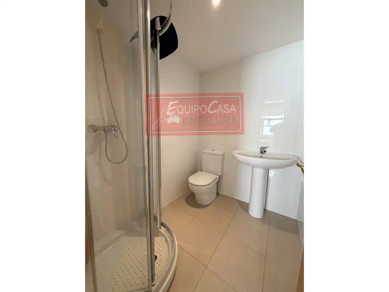 Baño de Oficina de alquiler en Lugo con Calefacción y Alarma