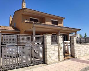 Vista exterior de Casa o xalet en venda en Figueruelas amb Aire condicionat i Terrassa
