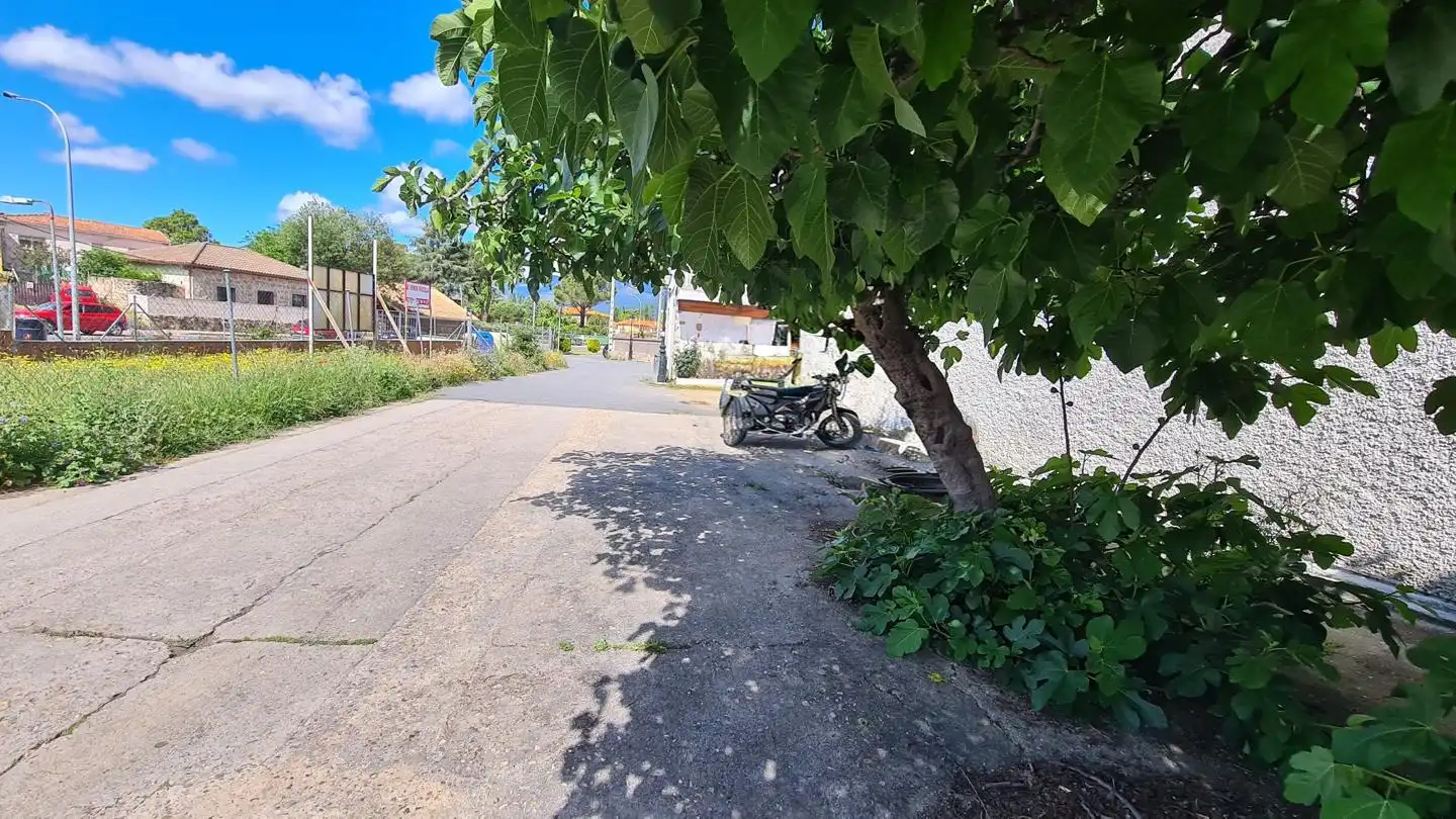 Vista exterior de Casa o xalet en venda en La Adrada  amb Terrassa