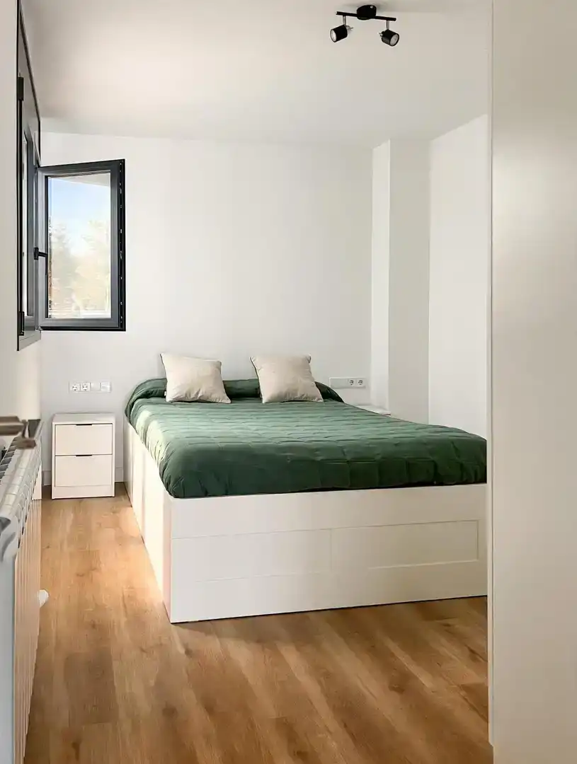 Dormitori de Pis en venda en Girona Capital amb Aire condicionat, Terrassa i Balcó