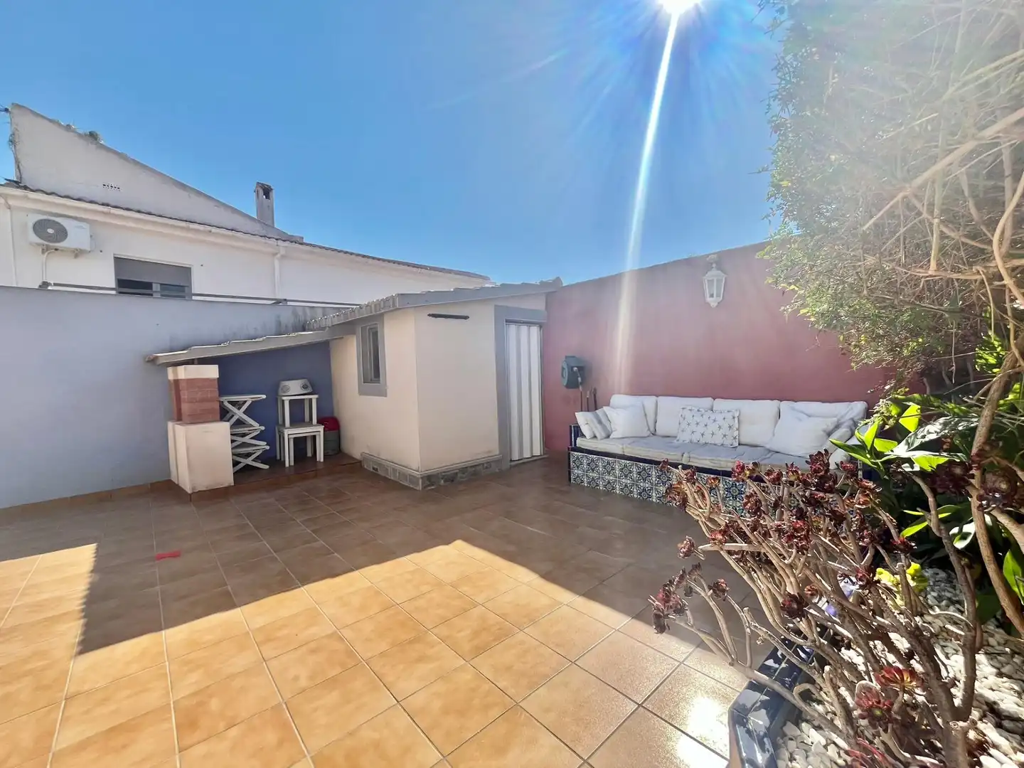 Vista exterior de Casa o xalet en venda en Torrevieja amb Aire condicionat, Calefacció i Jardí privat