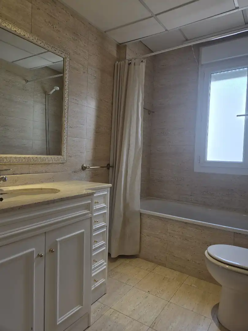 Baño de Ático de alquiler en Badajoz con Aire acondicionado, Calefacción y Parquet