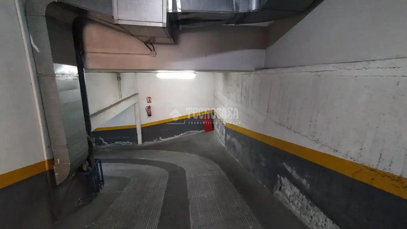 Parkplatz von Garage zum Verkauf in Madrid