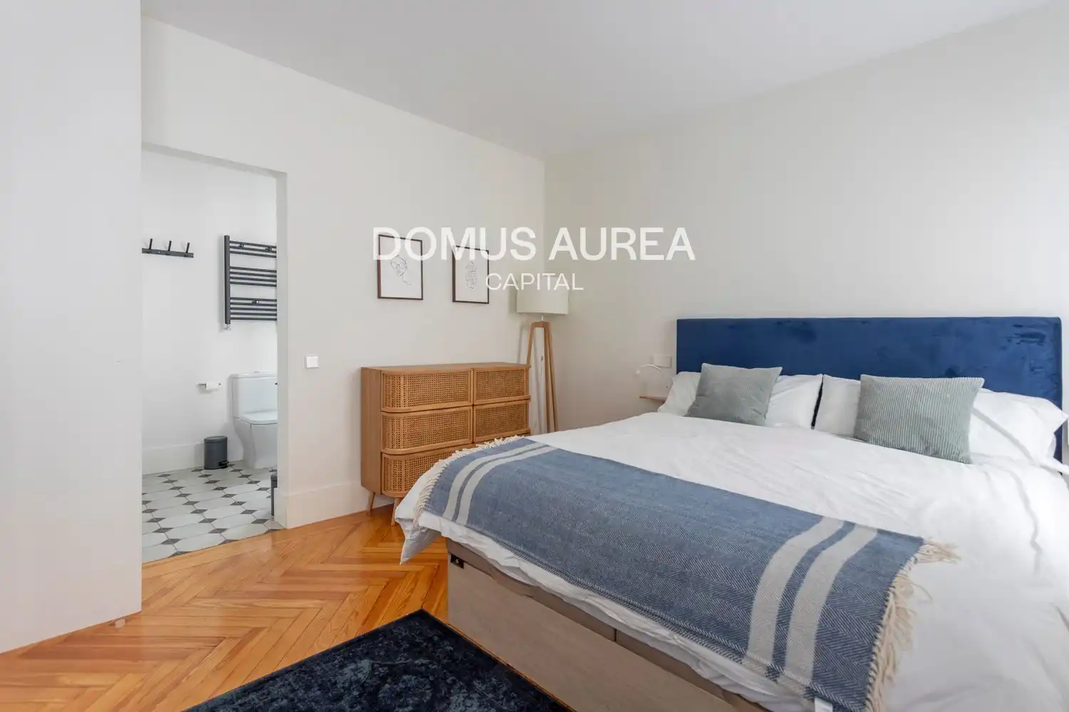 Schlafzimmer von Wohnung zur Miete in Madrid mit Heizung, Parkett und Terrasse