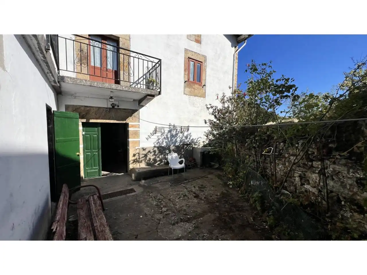 Vista exterior de Casa o xalet en venda en Espinosa de los Monteros amb Jardí privat, Terrassa i Moblat