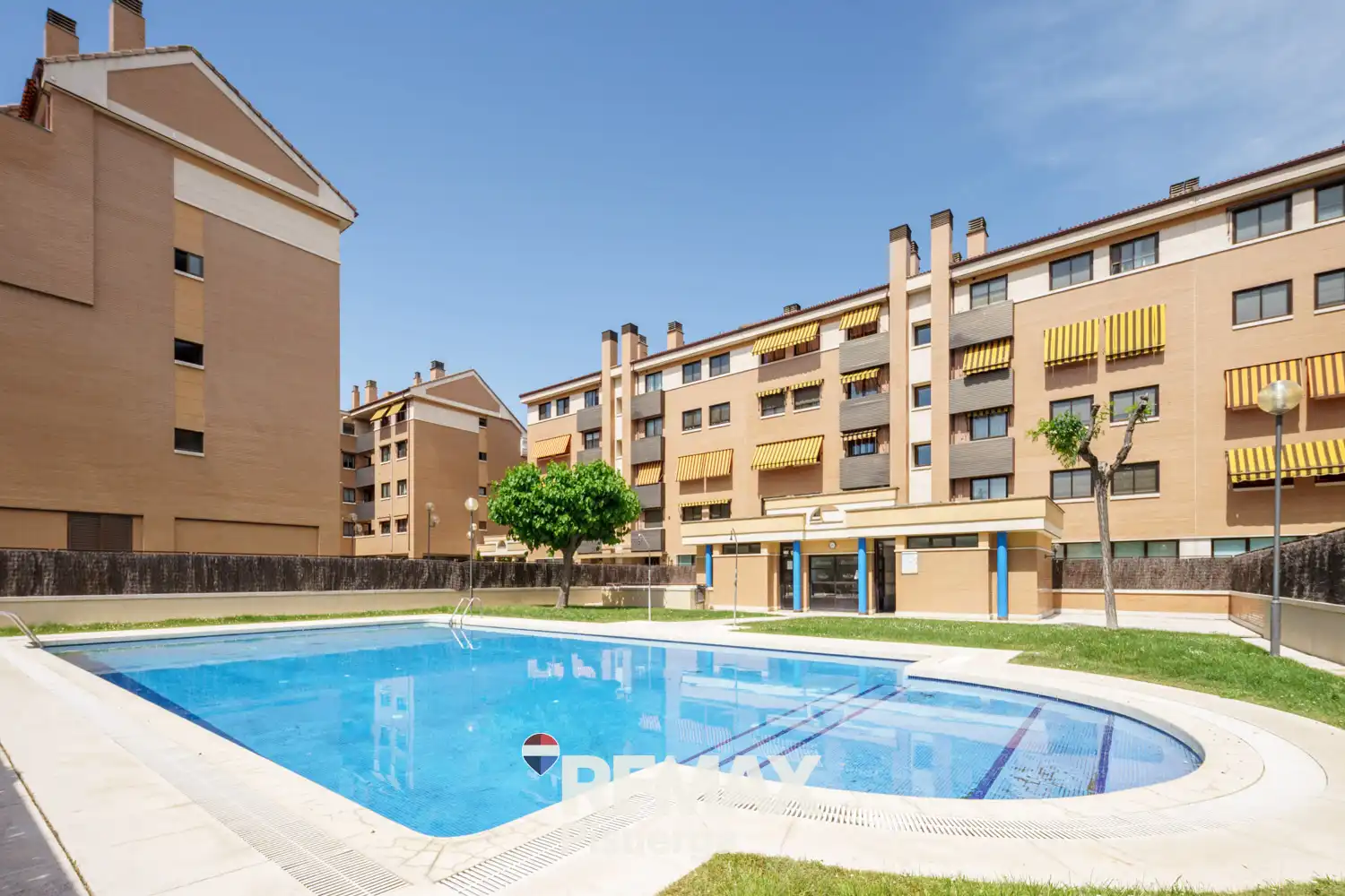 Piscina de Piso en venta en Valladolid con Aire acondicionado, Calefacción y Jardín privado