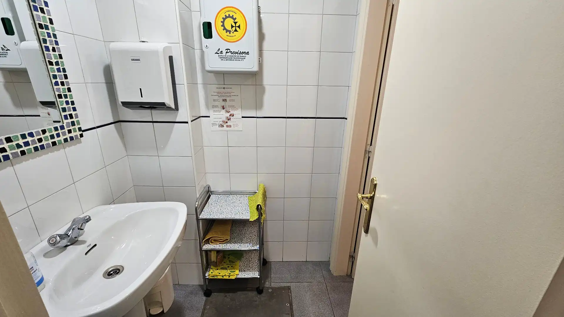 Baño de Local en venta en Vitoria - Gasteiz con Calefacción y Amueblado