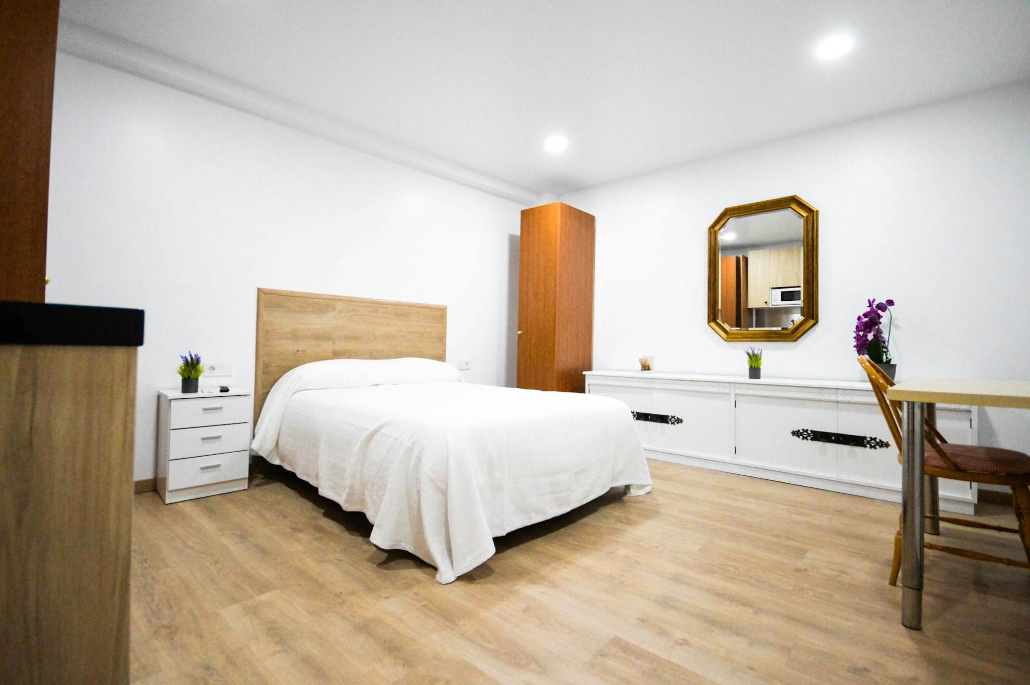 Bedroom of Flat to rent in  Valencia Capital  with Air Conditioner, Washing machine and TV
