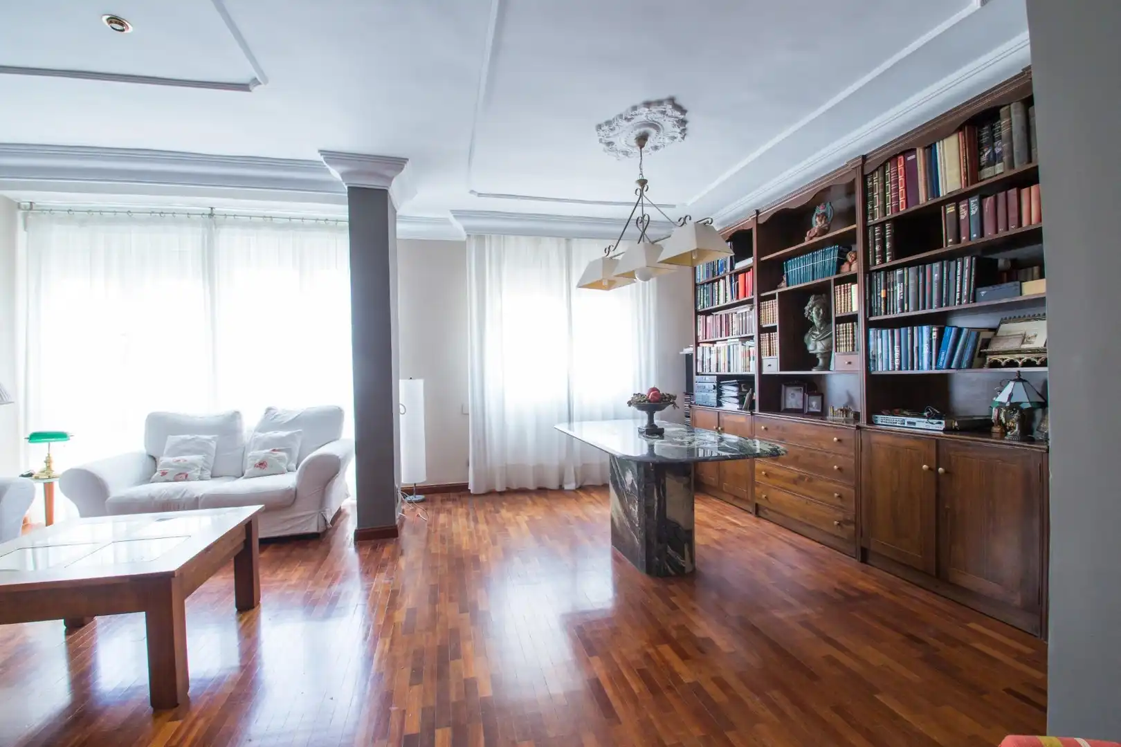 Living room of Flat for share in Granada  with Parquet flooring