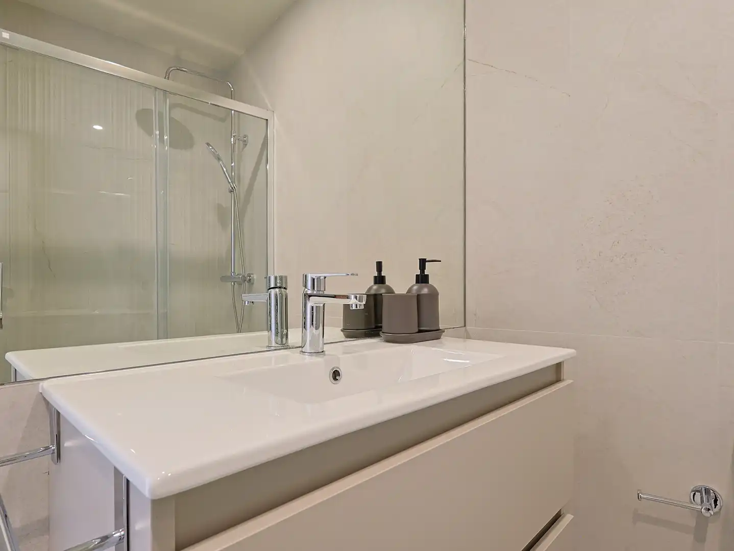 Baño de Piso de alquiler en Madrid con Calefacción y Balcón