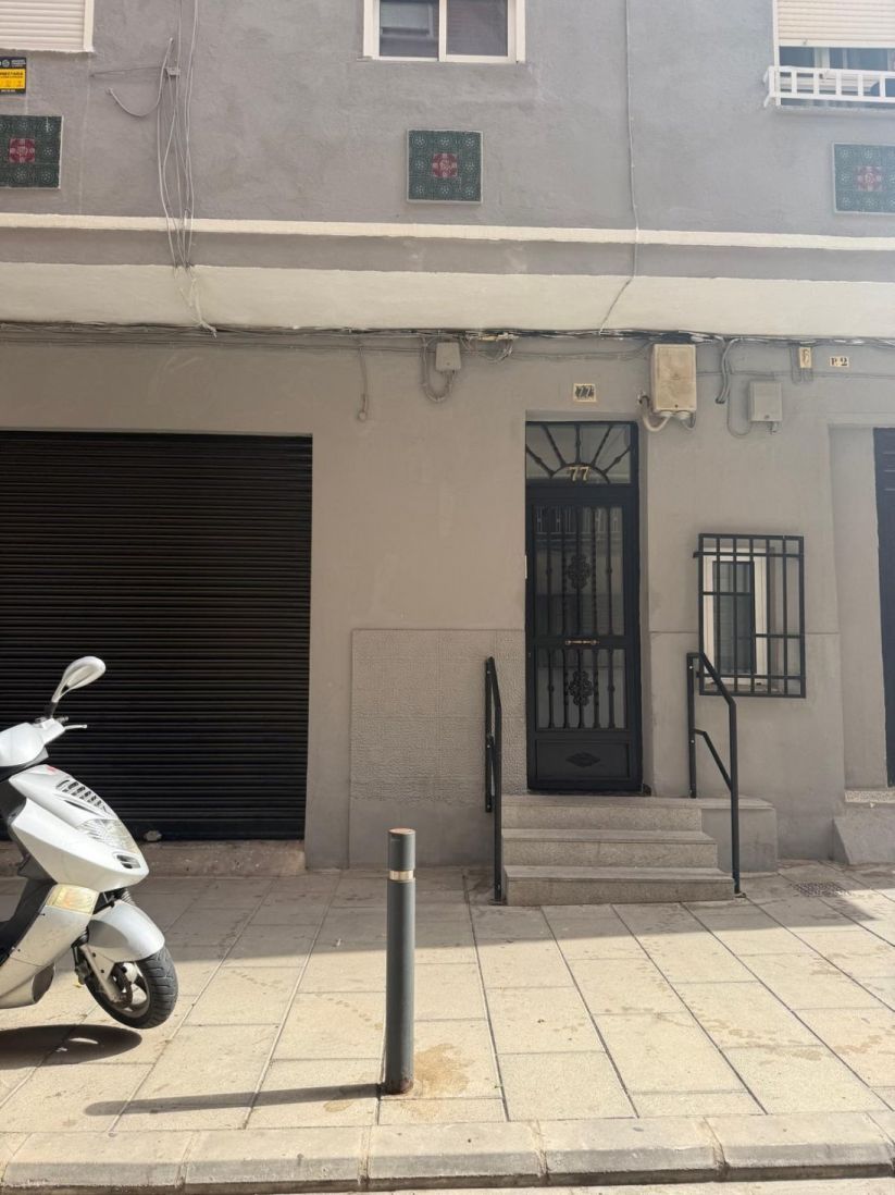 Vista exterior de Pis en venda en Torrent amb Alarma