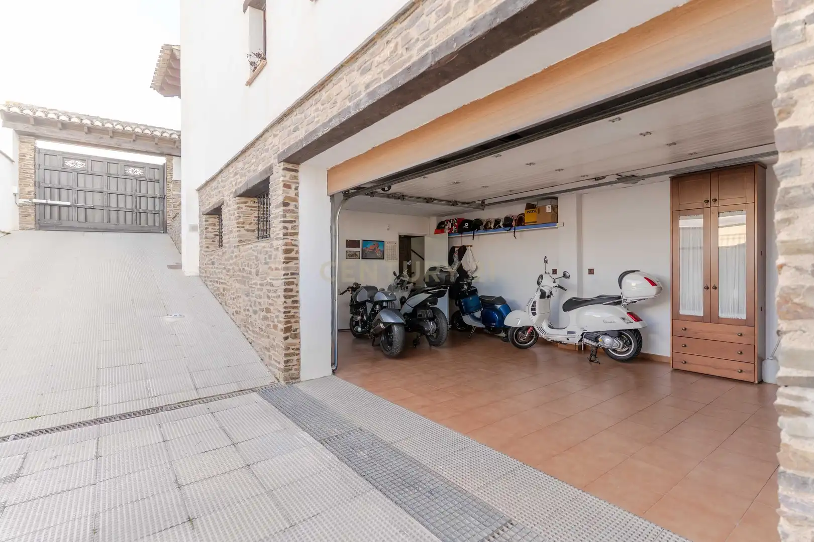 Parking de Casa o chalet en venta en La Zubia con Aire acondicionado, Jardín privado y Trastero