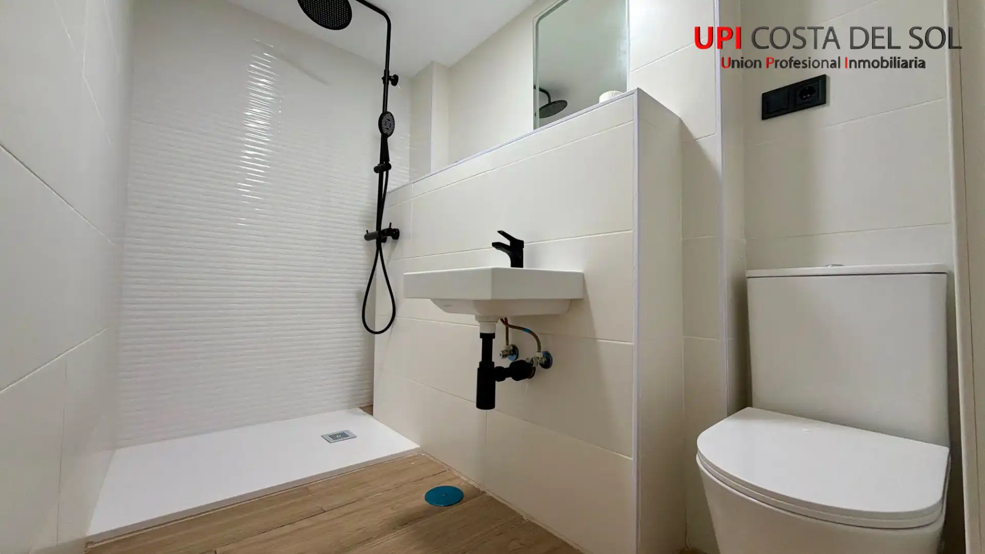 Baño de Apartamento en venta en Torremolinos con Aire acondicionado, Calefacción y Horno