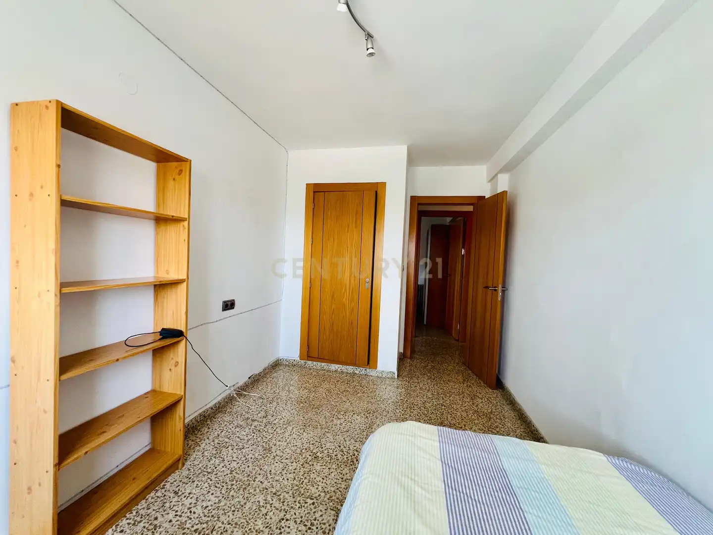 Bedroom of Flat for rent in Granada  with Air Conditioner, Oven and Washing machine