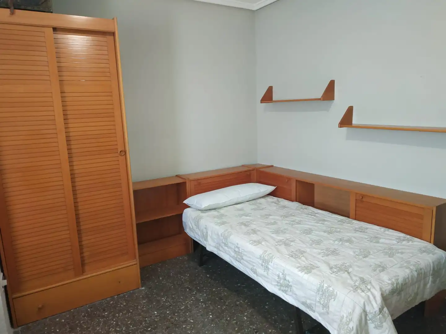 Habitación de Piso de alquiler en Valencia con Amueblado, Horno y Lavadora