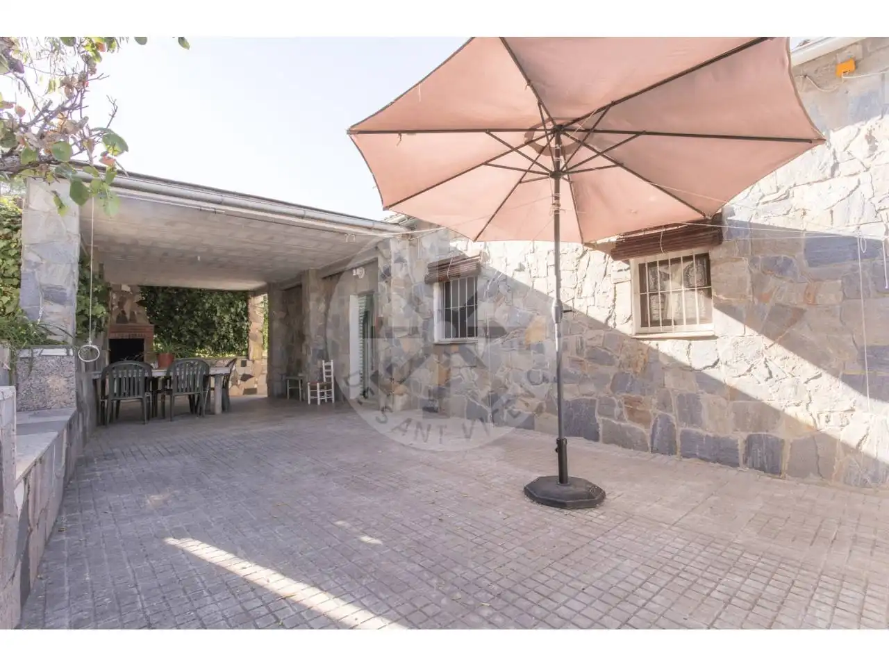 Casa amb jardí en venda a Sant Vicenç de Castellet