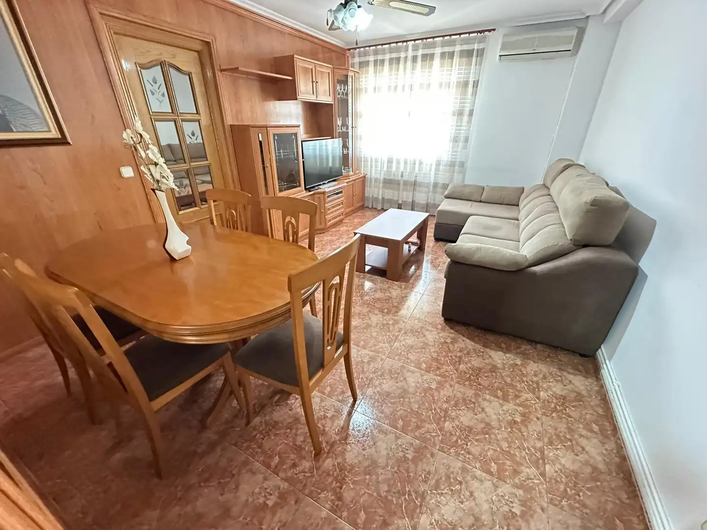 Living room of Flat for sale in Parla  with Air Conditioner and Heating