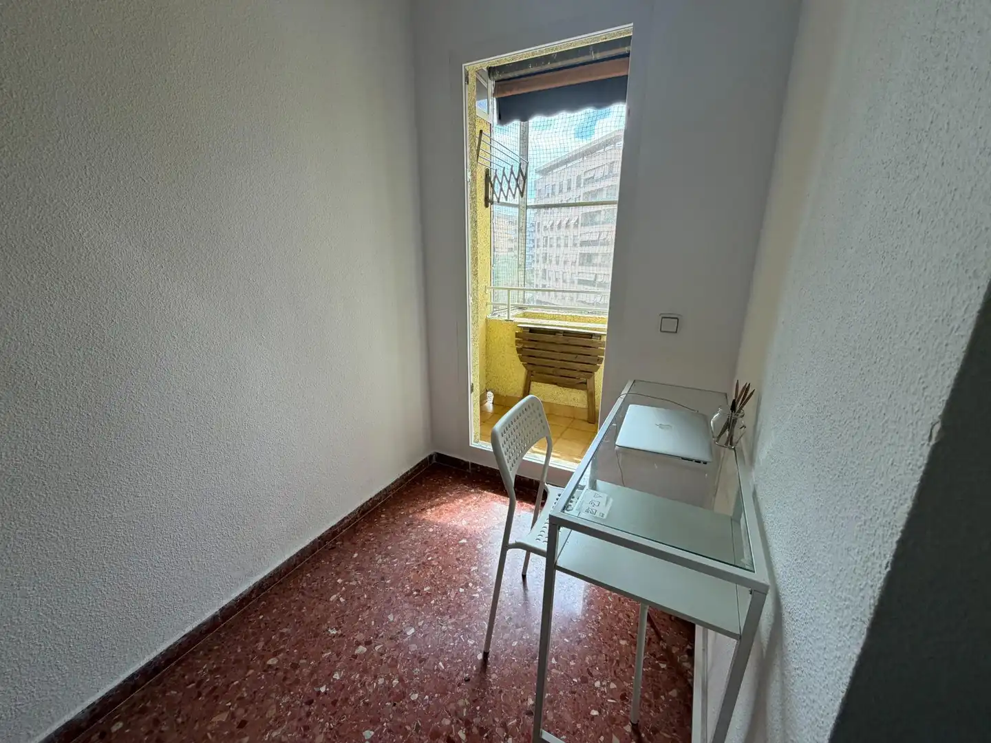 Terraza de Piso para compartir en Valencia con Aire acondicionado, Trastero y Amueblado