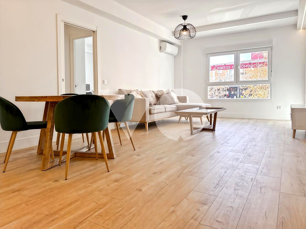 Sala d'estar de Pis en venda en  Madrid Capital amb Aire condicionat, Calefacció i Terrassa