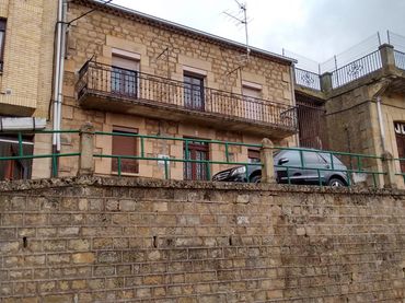 Adosado con balcón en venta en Quintanar de la Sierra