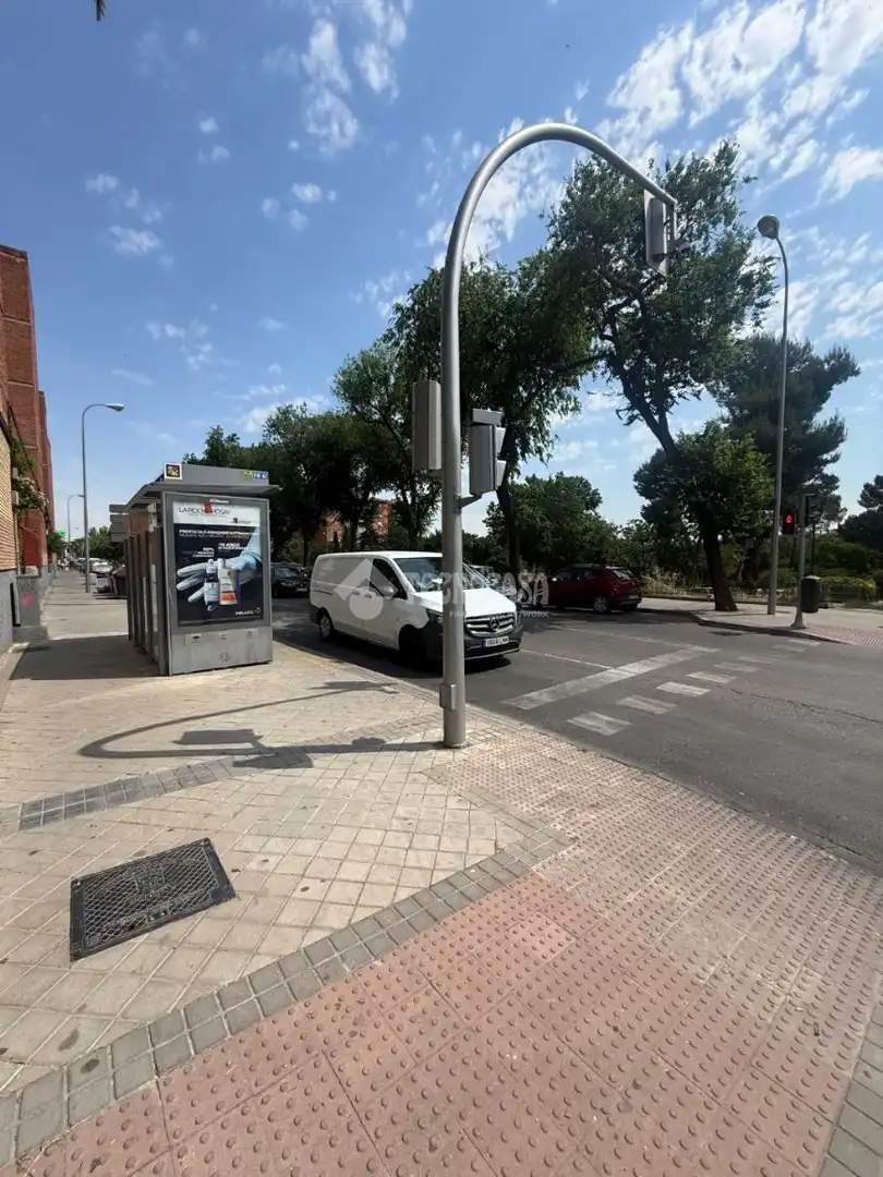 Vista exterior de Piso en venta en Madrid con Calefacción