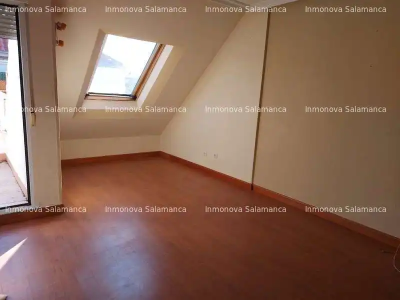 Attic for rent in Pizarrales