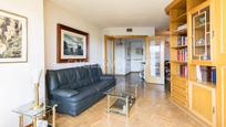 Living room of Flat for sale in  Madrid Capital