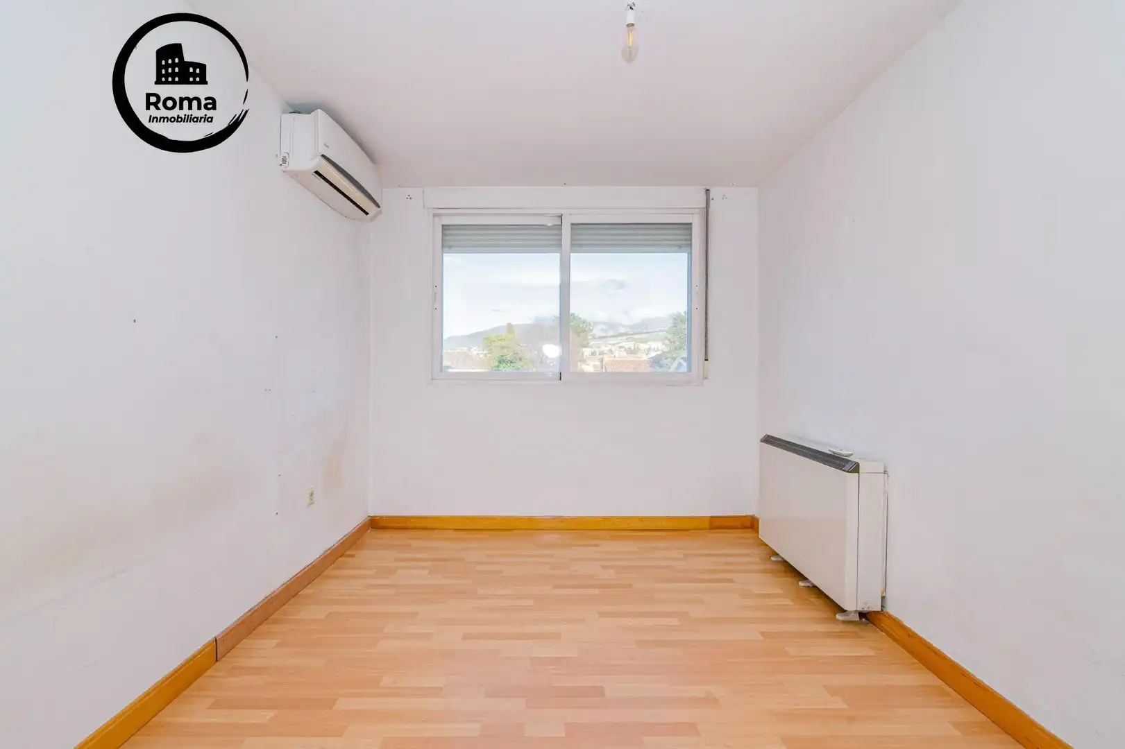 Habitación de Ático en venta en La Zubia con Aire acondicionado, Calefacción y Terraza