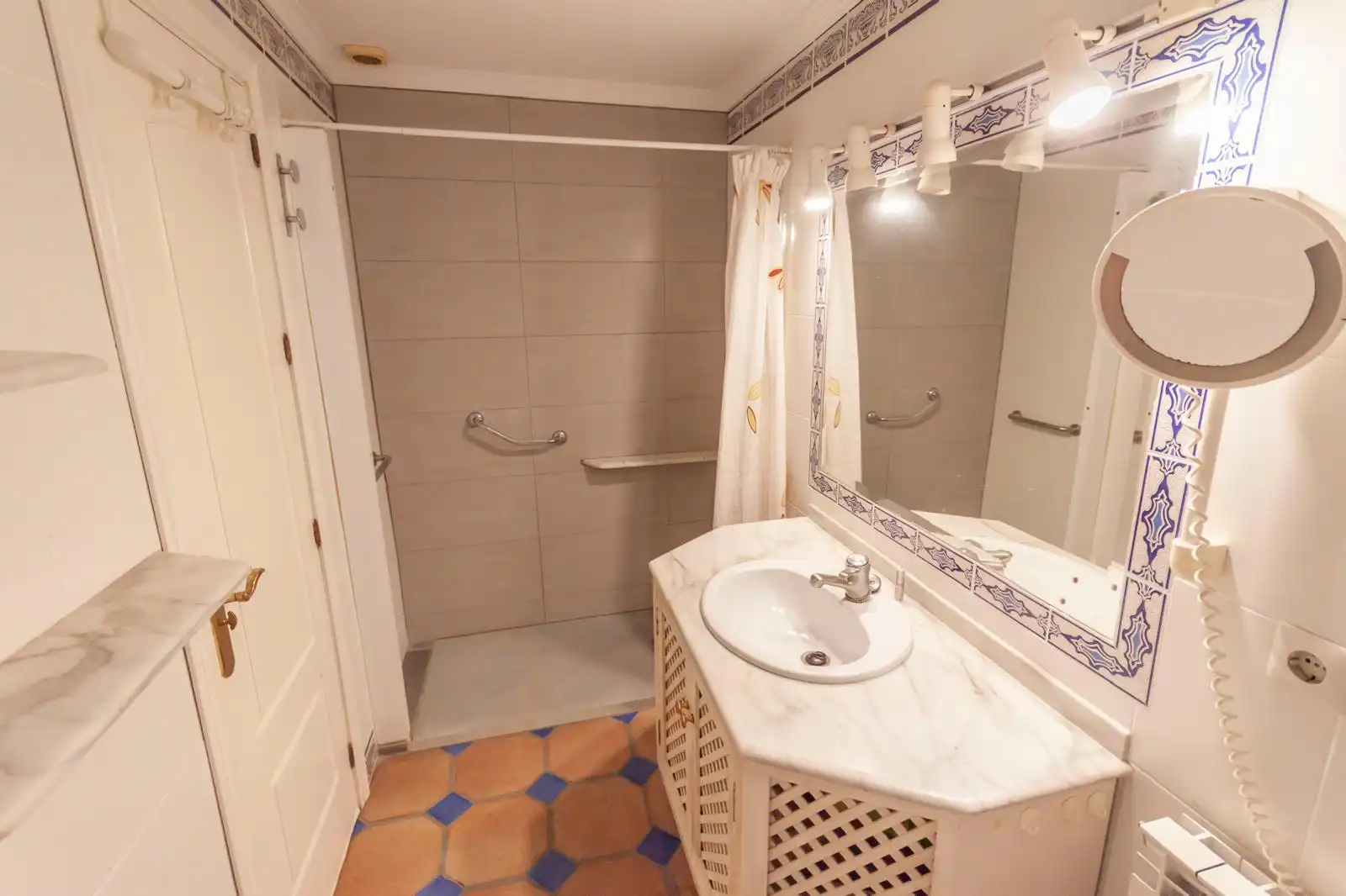 Baño de Piso en venta en Estepona con Aire acondicionado, Calefacción y Parquet