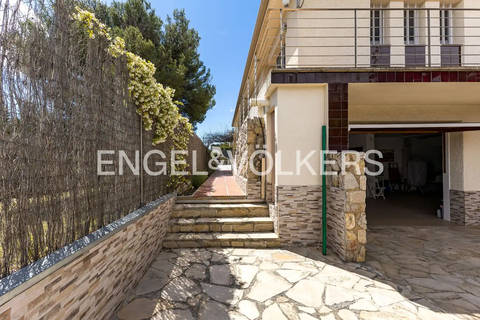 Exterior view of Houses for sale in Roda de Berà  with Air Conditioner, Heating and Private garden