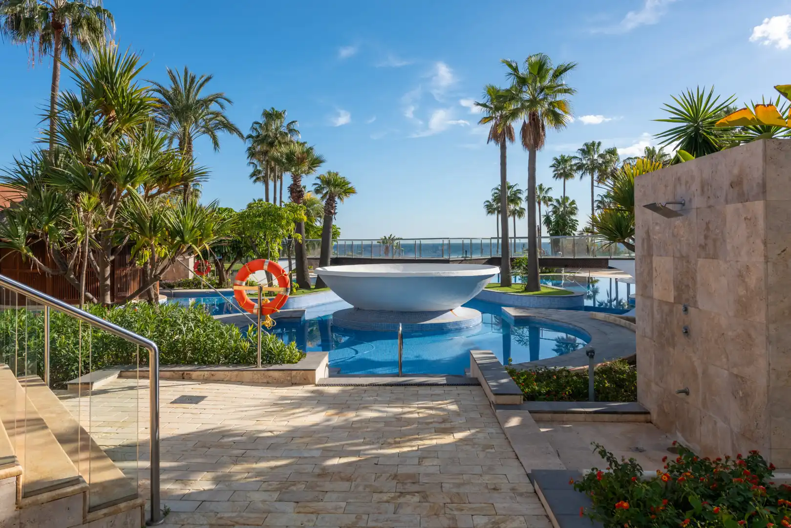 Piscina de Apartament en venda en Estepona amb Aire condicionat, Terrassa i Piscina
